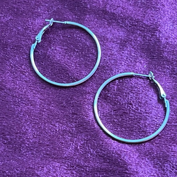 Silver Tone Hoop Earrings with Self Closure Clasp - Picture 4 of 4